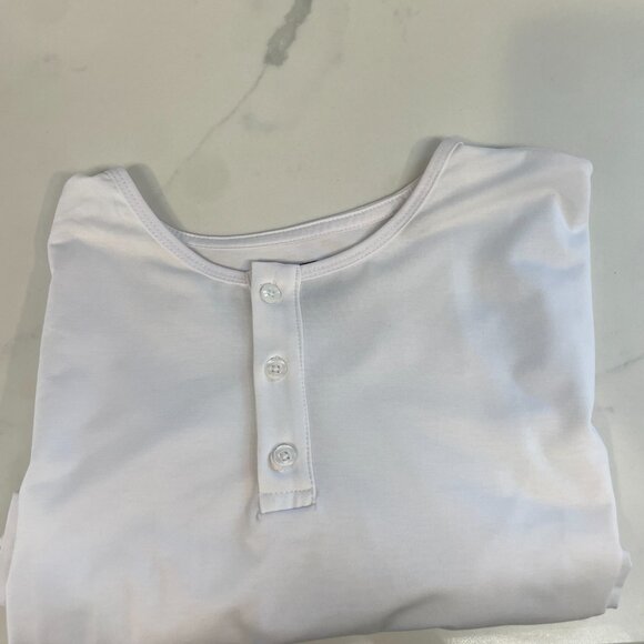 Cuts Men's: AO Curve-Hem Tee | PYCA Pro Fabric | Short Sleeve Henley - Picture 3 of 4